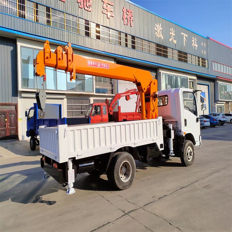 阿克苏地区三轮随车吊定制 农用改装机自备吊中瑞长期出售